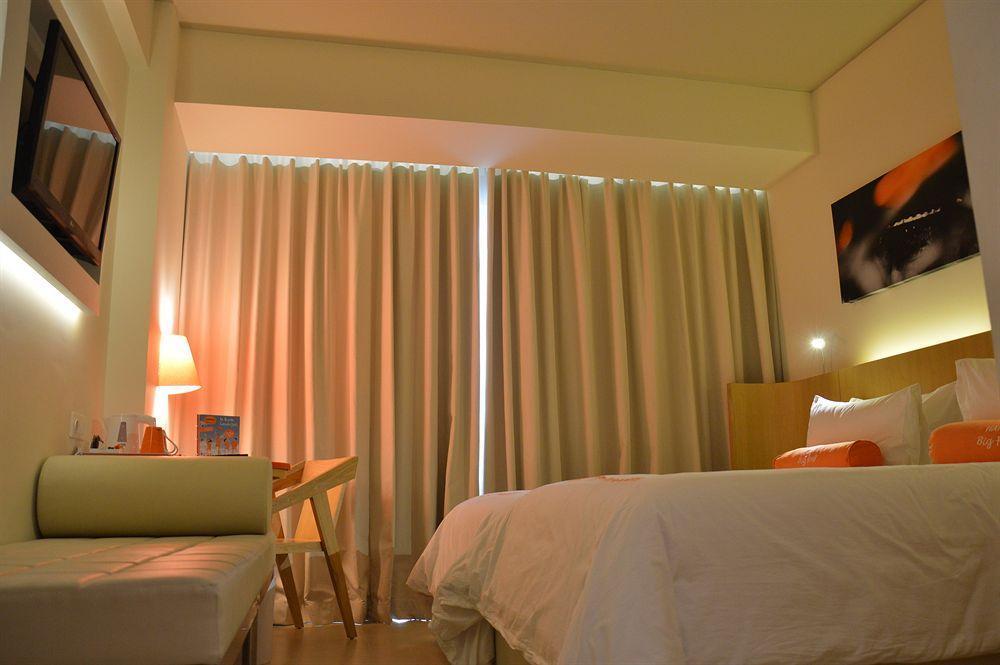 Harris Hotel Raya Kuta Lombok Exterior foto