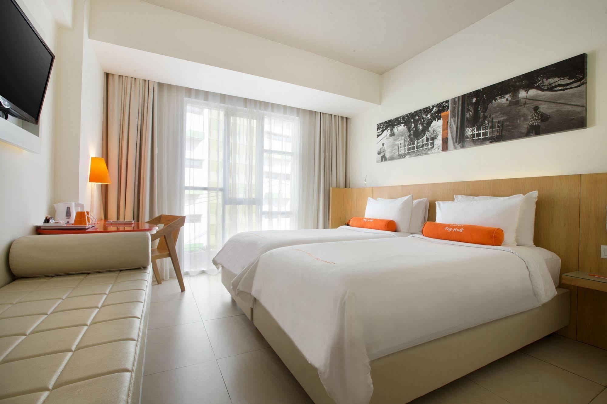 Harris Hotel Raya Kuta Lombok Exterior foto