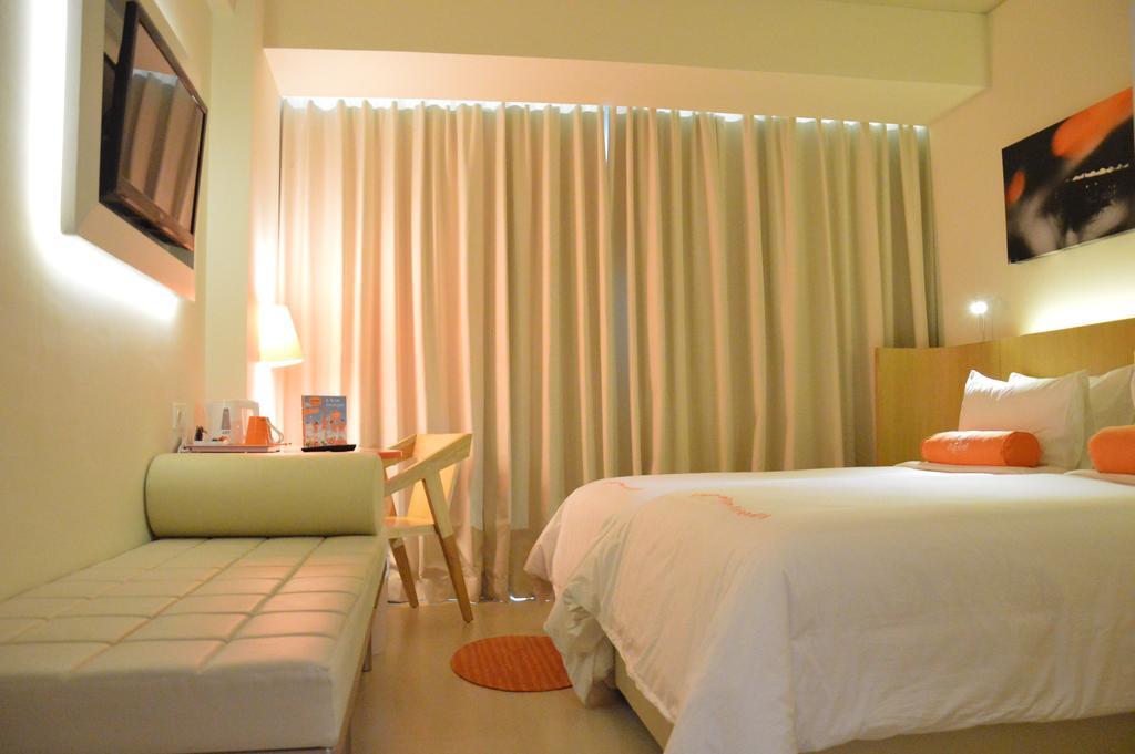 Harris Hotel Raya Kuta Lombok Exterior foto